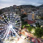 Adora's View מלון 3*