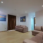 מלון Adora's View