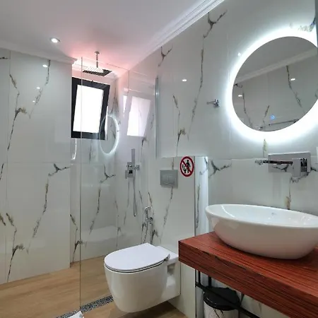 Adora's View Hotel 3*