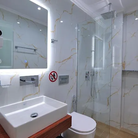 Adora's View Hotel 3*