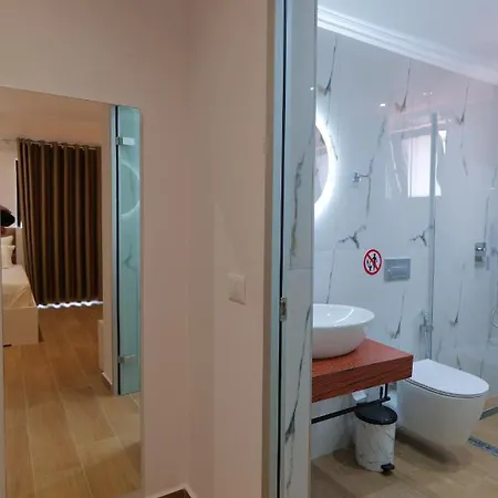 Adora's View Hotel 3*