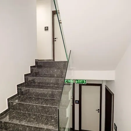 Adora's View ساراندا