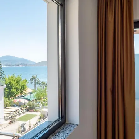 Adora's View Hotel 3*